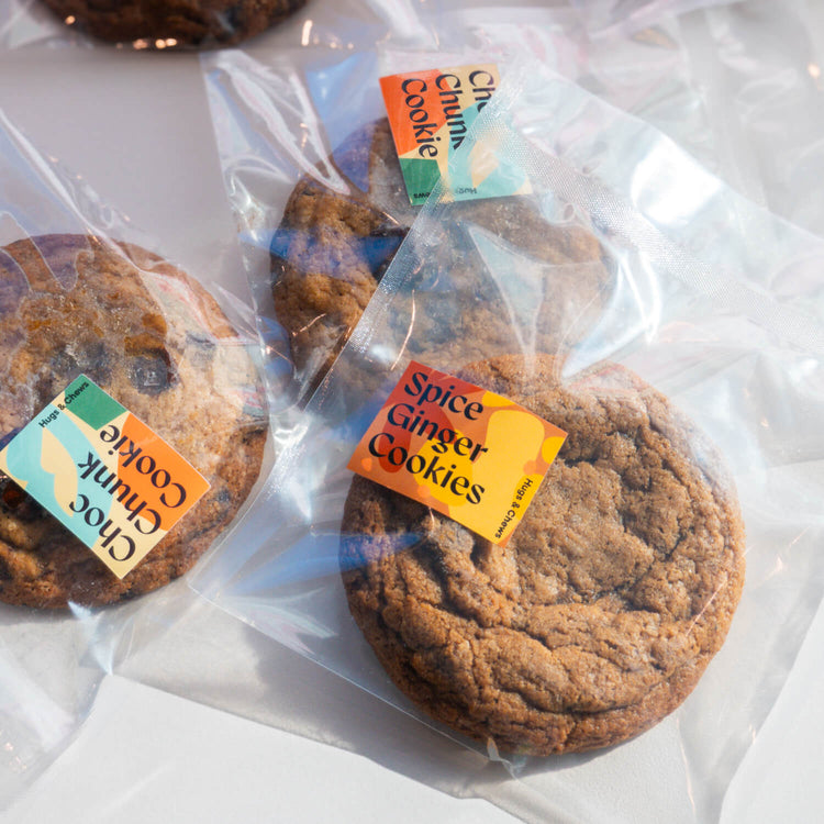 【送料無料】ディアン(周典)|"Hugs and Chews" ギフトボックス【Spice Ginger Cookies & Choc Chunk Cookies】8枚×3箱
