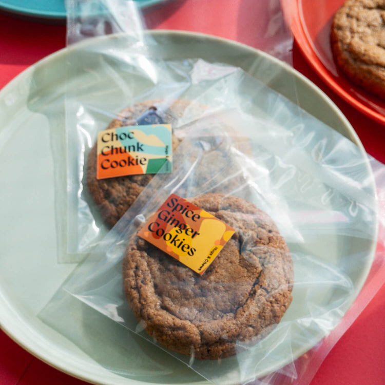 【送料無料】ディアン(周典)|"Hugs and Chews" ギフトボックス【Spice Ginger Cookies & Choc Chunk Cookies】8枚×3箱