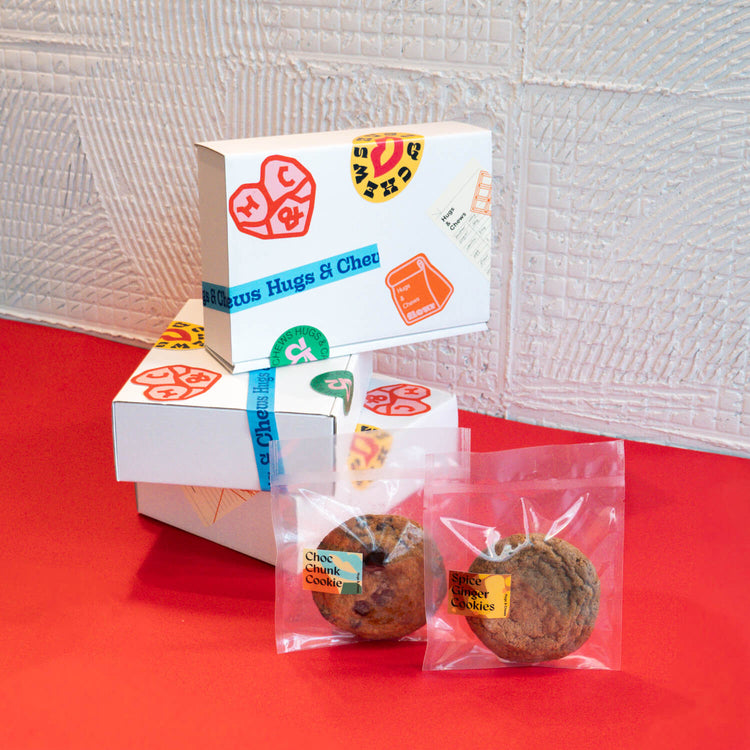 【送料無料】ディアン(周典)|"Hugs and Chews" ギフトボックス【Spice Ginger Cookies & Choc Chunk Cookies】8枚×3箱